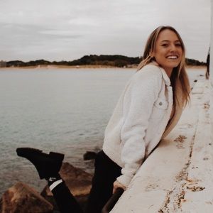 Meet your Posher, Gabriella